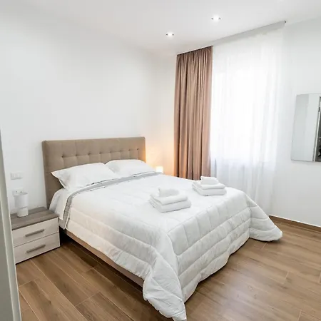 One Fiera With Private Bathroom Appartement